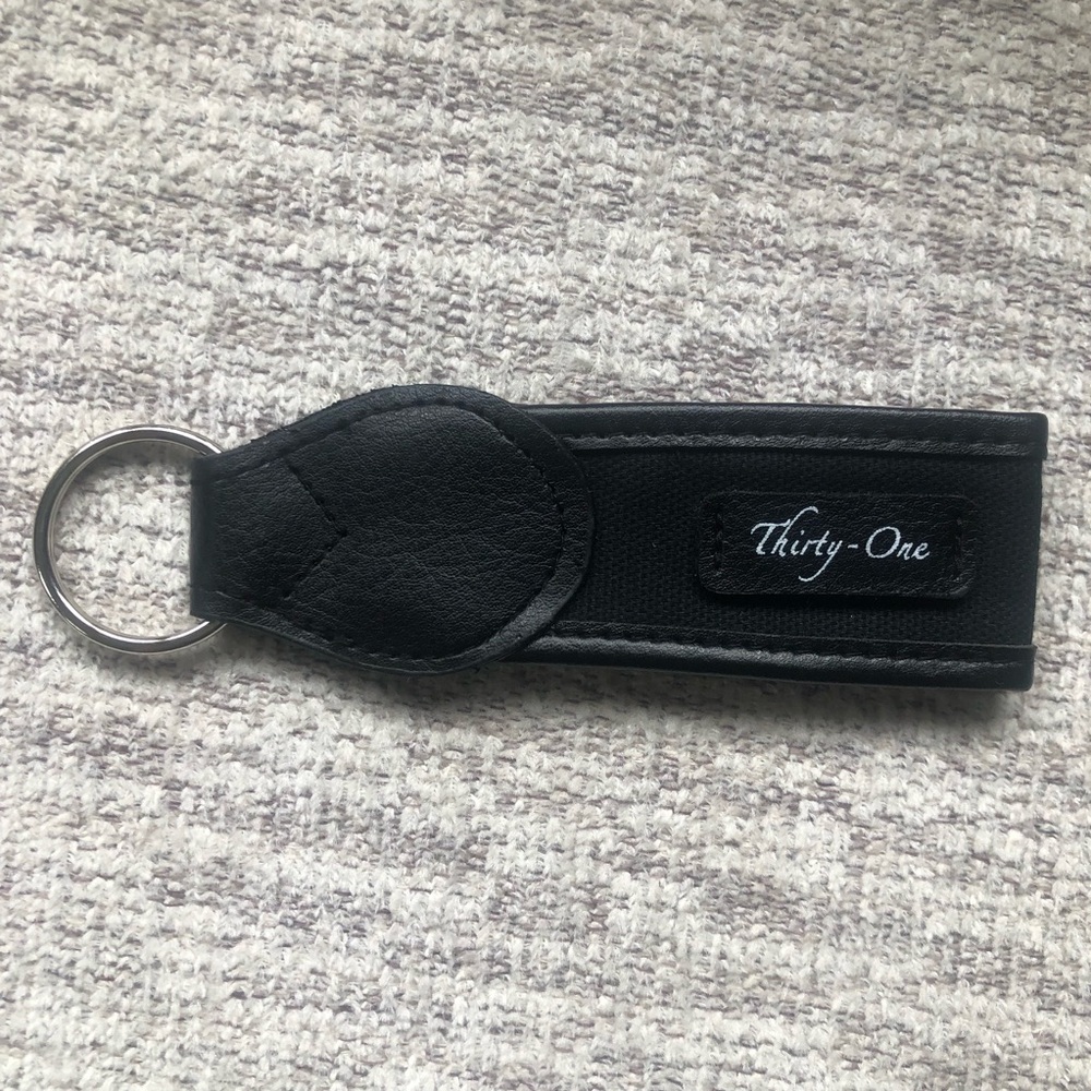 NWOT thirty-one black key fob
